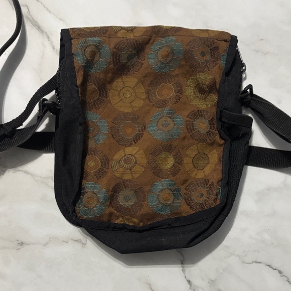 Elegant Patterned Crossbody Bag - Picture 2 of 3